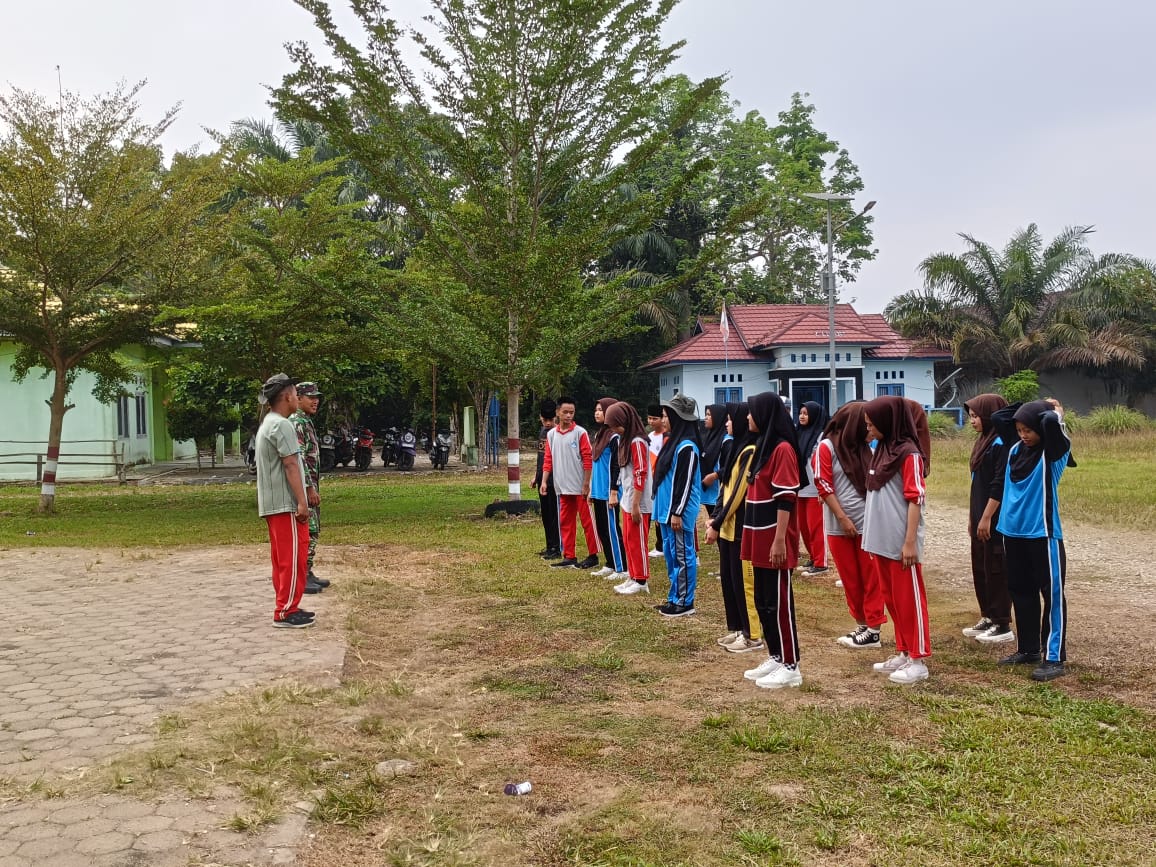 Tentara Asal Suku Anak Dalam ,Latih Paskibra