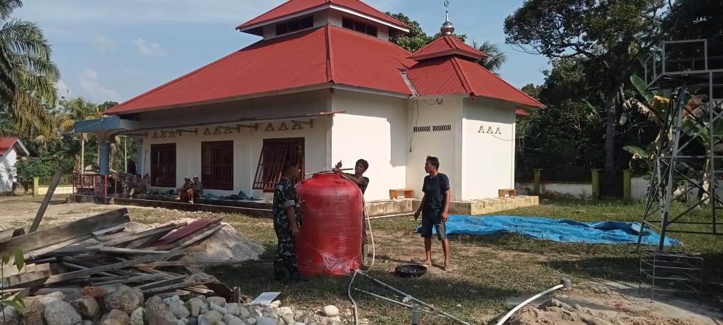 Dua Titik Sumur Bor di Desa Sungai Putih Hampir Rampung Digarap Satgas TMMD ke 122 Kodim 0420 Sarko